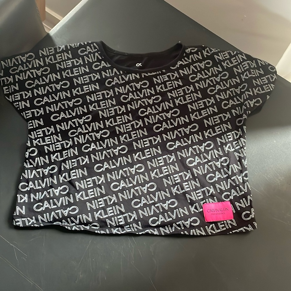 Girls Calvin Klein crop top size med 8/10